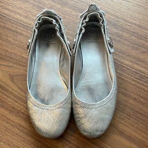 Tory Burch Minnie Embellished Convertible Strap Ballet Flats - Silver Size 7.5